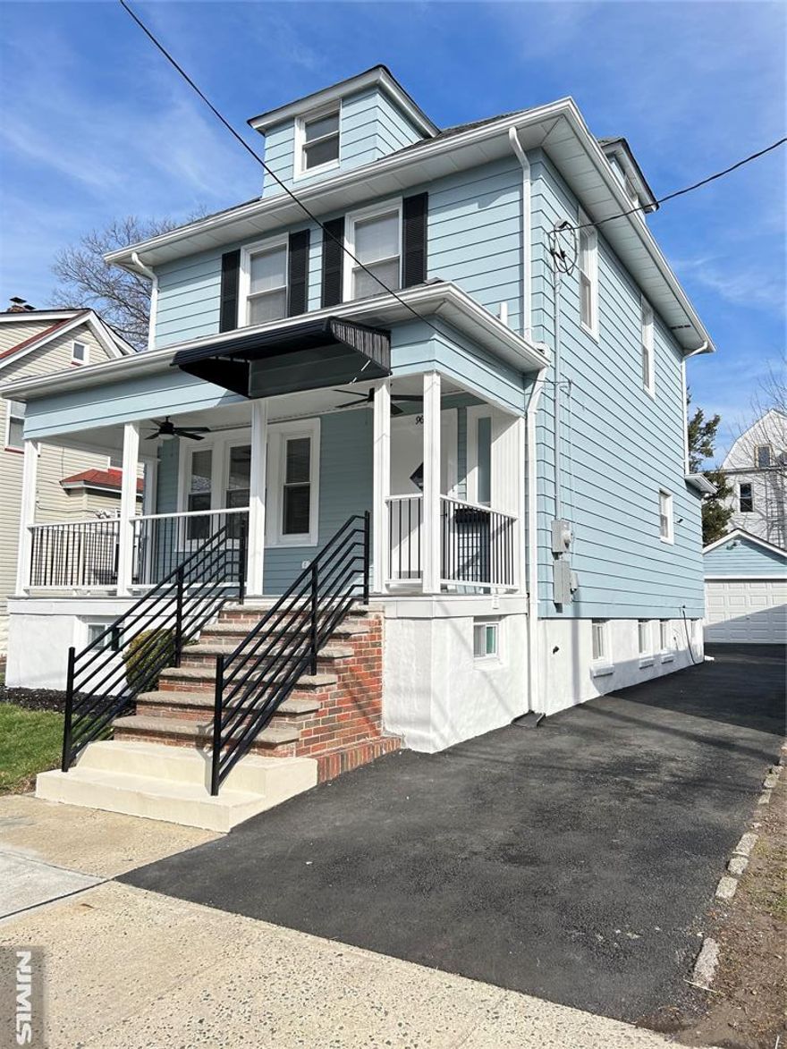 step right into comfort, nothing to do but move in, this home is move in condition, close to schools, local shopping,parks, easy access to route 78 , walk to jitney stop, take the train to NYC easy 30 min commute to the city