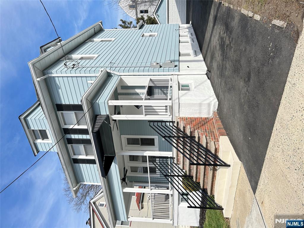 Property for Sale at 96 Franklin Avenue, Maplewood, New Jersey - Bedrooms: 3 
Bathrooms: 3 
Rooms: 9  - $729,000