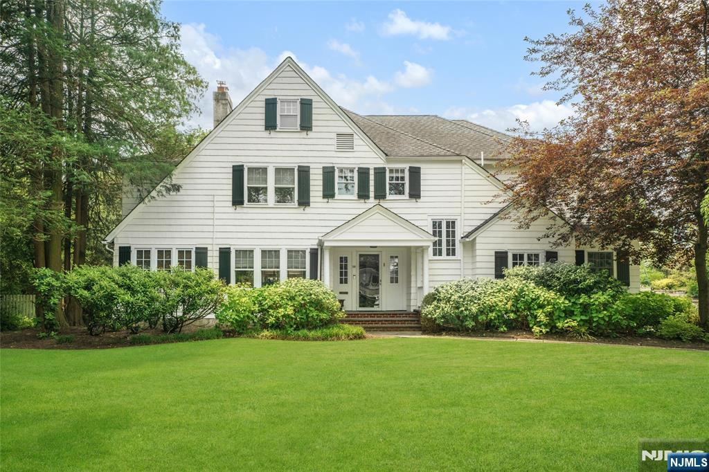 59 West Road, Millburn, New Jersey - 4 Bedrooms  
5 Bathrooms  
14 Rooms - 