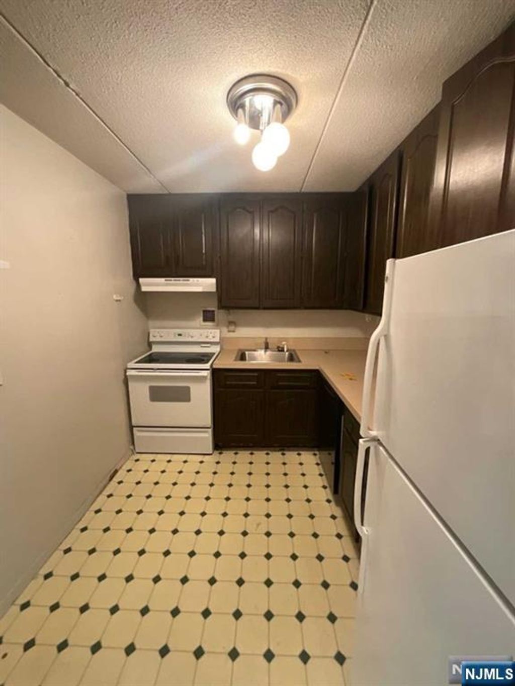 Photo of 250 Gorge Road #7-H, Cliffside Park, NJ 07010 (MLS # 26006009)