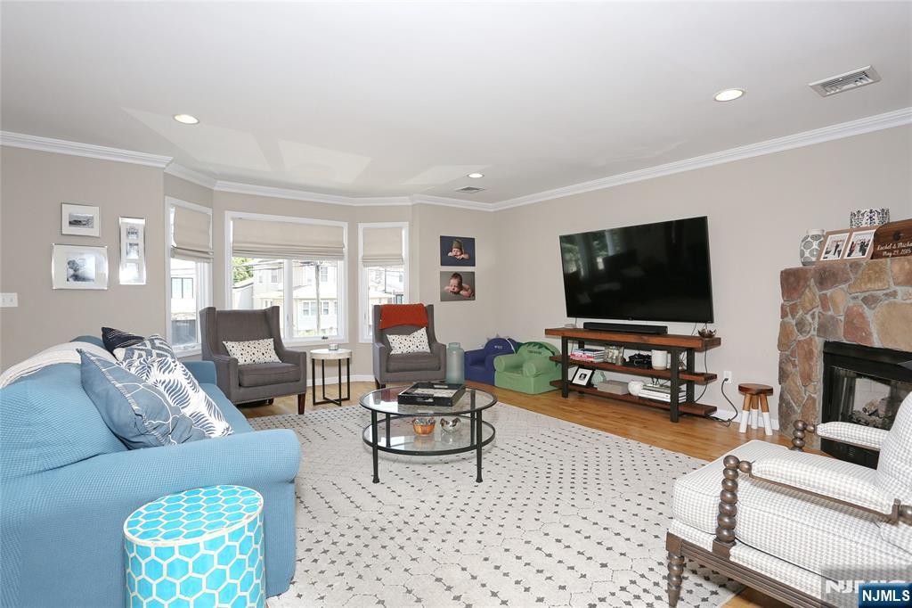 400 Lawton Avenue C0400
