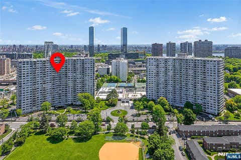 Photo of 2100 Linwood AVE #17C, Fort Lee, NJ 07024 (MLS # 26028255)