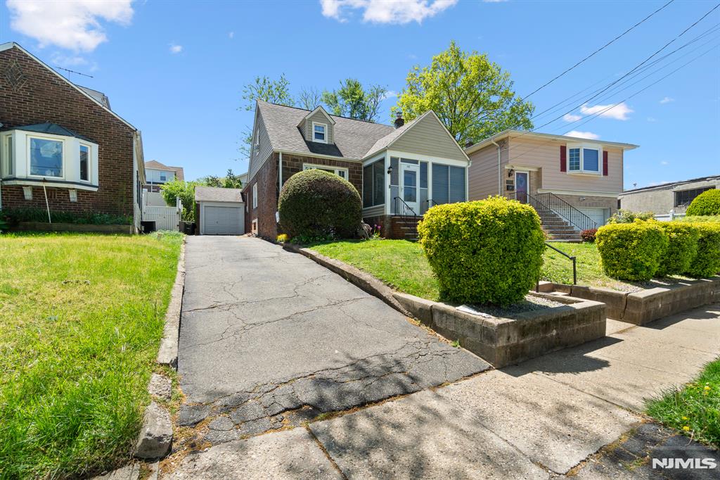 Property for Sale at 1986 Walker Avenue, Union, New Jersey - Bedrooms: 4 
Bathrooms: 2 
Rooms: 9  - $485,000