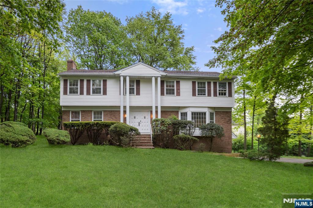 Property for Sale at 206 Goodell Court, River Vale, New Jersey - Bedrooms: 4 
Bathrooms: 3.5 
Rooms: 10  - $850,000