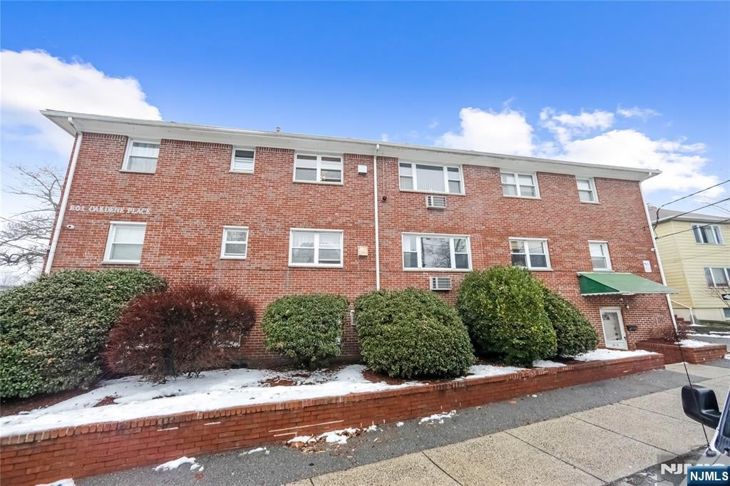 201 Oakdene Place C00E2