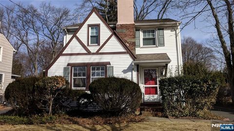 Photo of 292 Wiley Pl, Wyckoff, NJ 07481 (MLS # 26014346)