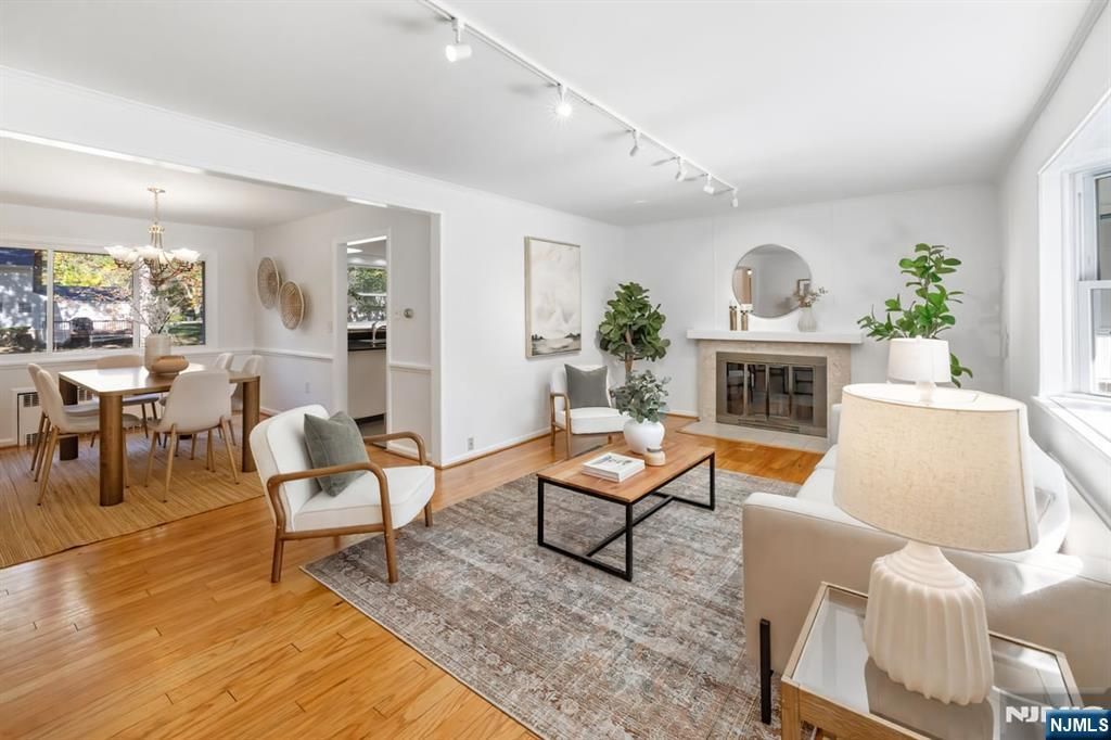 Photo of 947 E Glen Avenue, Ridgewood Village, NJ 07450 (MLS # 25036137)