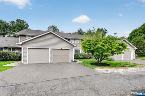 Photo of 51 Sunset Court #51, Mahwah, NJ 07430 (MLS # 26017788)