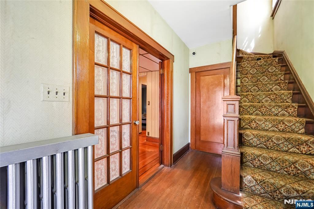 423 Aurora Avenue