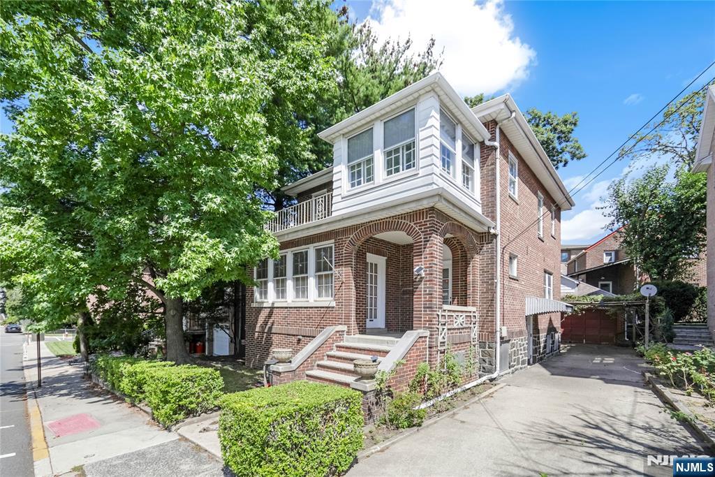 423 Aurora Avenue