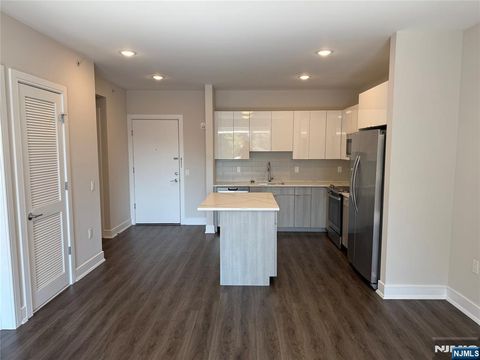 Photo of 470 Main St #708, Fort Lee, NJ 07024 (MLS # 25032601)