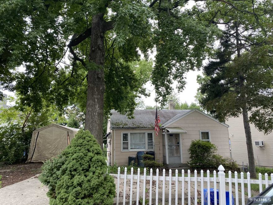 Calling all Investors & Builders - Property located in a beautiful cul-de-sac, excellent location - NOT A FLOOD ZONE - low taxes $5,603. Total renovation needed. All municipal fees and inspections are the responsibility of the buyers.