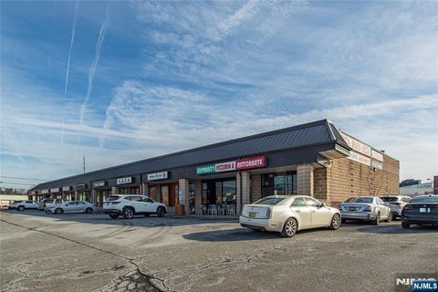 Photo of 400 Minnisink Road, Totowa, NJ 07512 (MLS # 25030939)