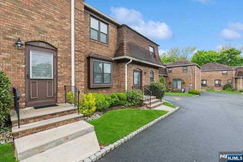 Photo of 678 Bloomfield Ave #678, West Caldwell, NJ 07006 (MLS # 26015280)