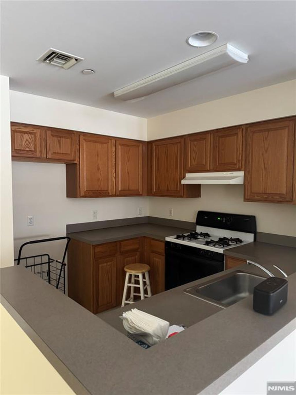 Photo of 189 Forest Avenue, Paramus, NJ 07652 (MLS # 26009283)