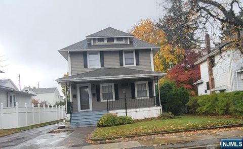 Photo of 344 Rochelle Ave, Rochelle Park, NJ 07662 (MLS # 25040088)