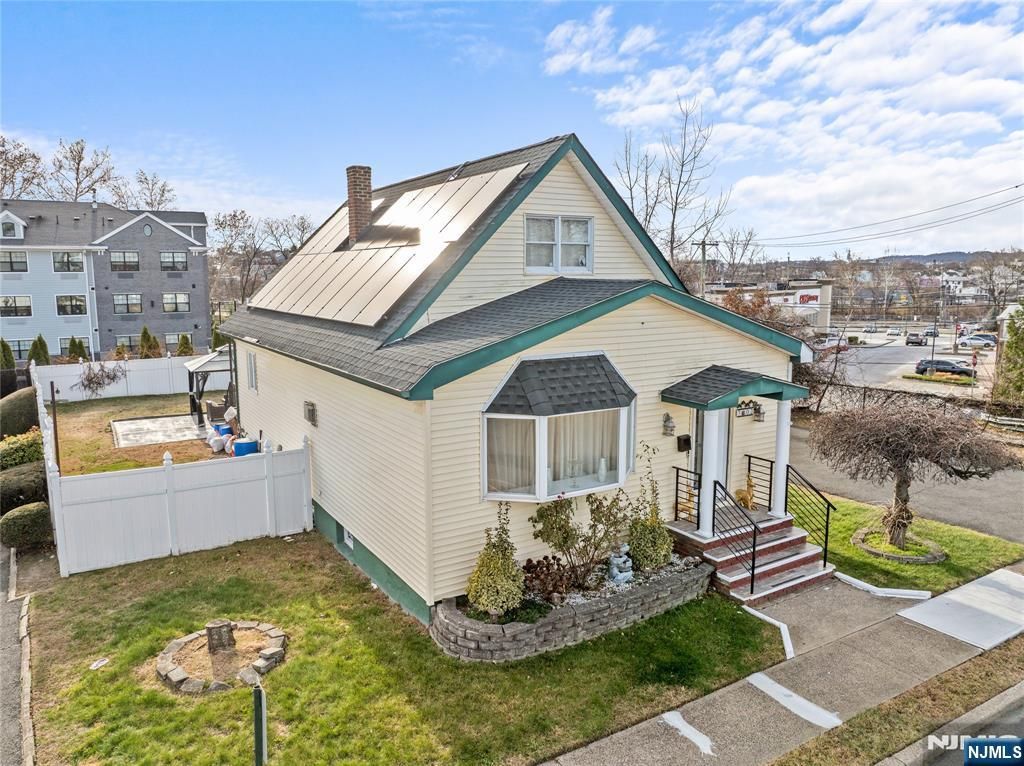 Photo of 702 Lake St, Fair Lawn, NJ 07410 (MLS # 25044092)