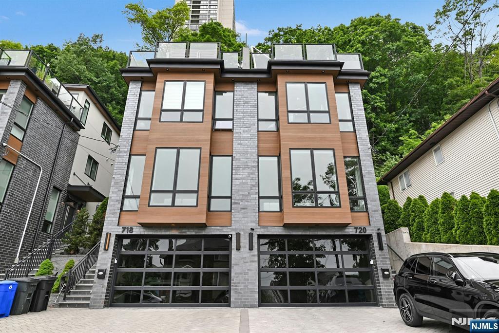 Property for Sale at 720 Undercliff Avenue, Edgewater, New Jersey - Bedrooms: 4 
Bathrooms: 5  - $1,650,000