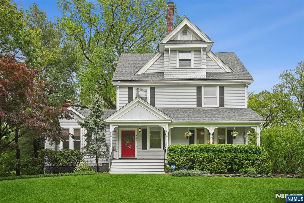 Property for Sale at 125 Bellevue Avenue, Montclair, New Jersey - Bedrooms: 6 
Bathrooms: 4 
Rooms: 12  - $1,579,000