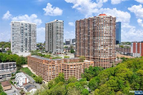 Photo of 100 Old Palisade Rd #2108, Fort Lee, NJ 07024 (MLS # 26014862)