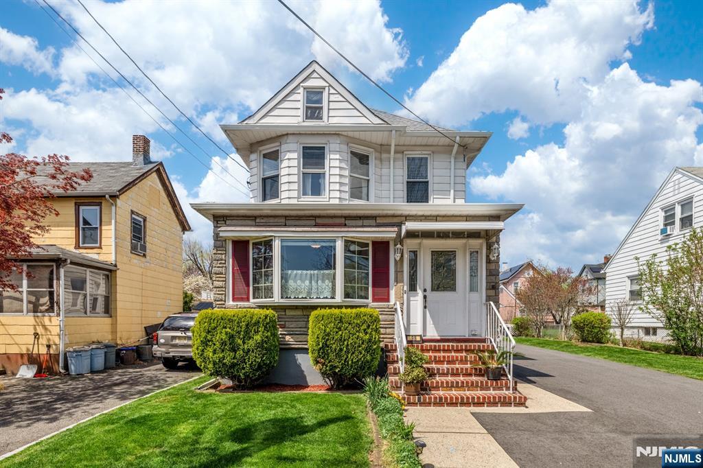 Property for Sale at 98 Laurel Street, Ridgefield Park, New Jersey - Bedrooms: 4 
Bathrooms: 3 
Rooms: 7  - $539,900
