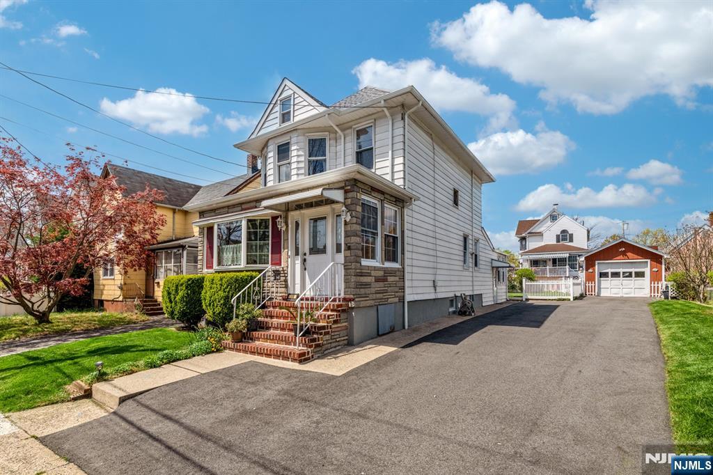 98 Laurel Street