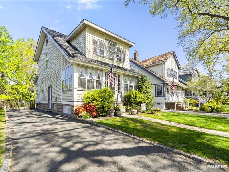 Property for Sale at 62 Midland Avenue, Glen Ridge, New Jersey - Bedrooms: 3 
Bathrooms: 1 
Rooms: 9  - $549,987