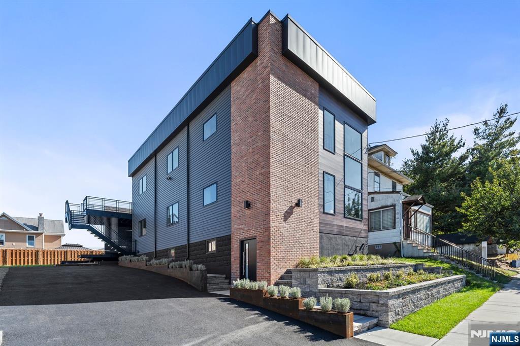 246-248 Cortlandt Street