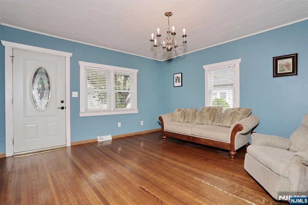 15 Crescent Avenue
