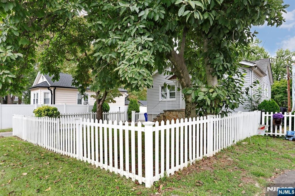 15 Crescent Avenue