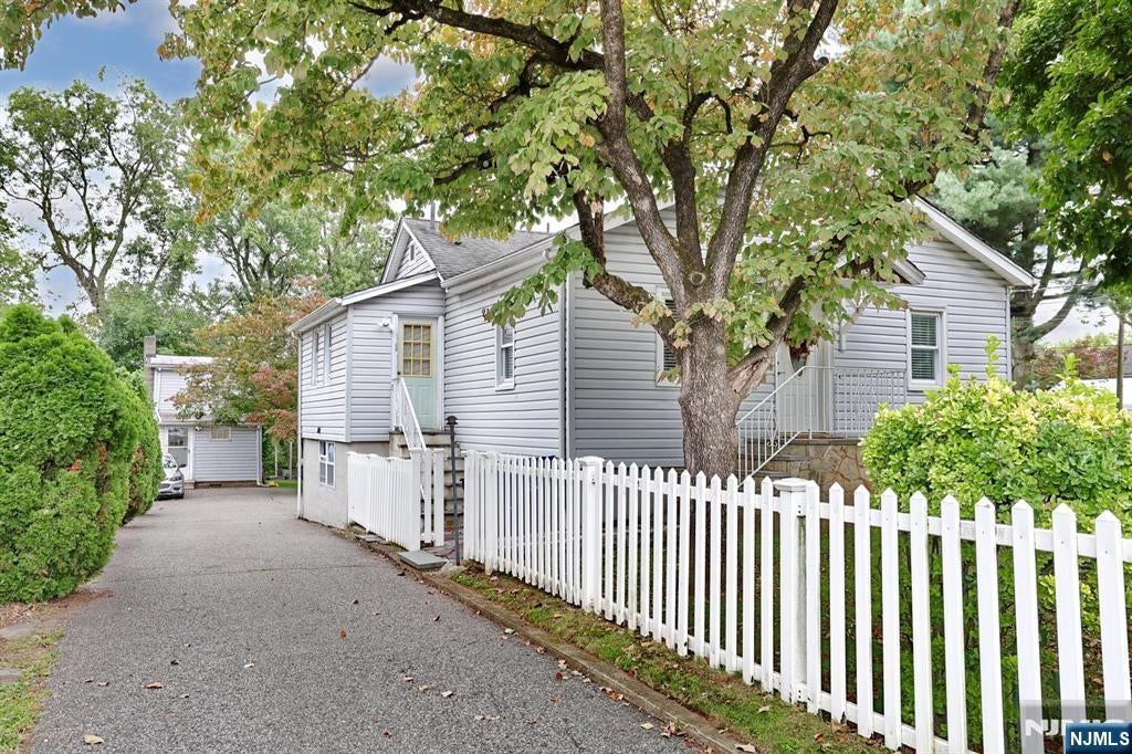 15 Crescent Avenue