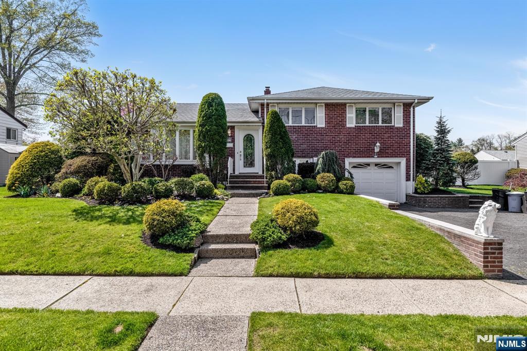 Property for Sale at 76 Beacon Street, Dumont, New Jersey - Bedrooms: 3 
Bathrooms: 2 
Rooms: 6  - $679,910