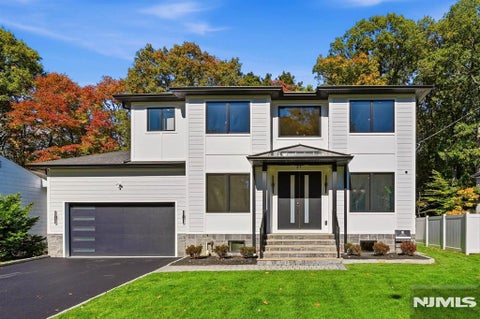 Photo of 31 Ashwood Drive, Livingston, NJ 07039 (MLS # 26040106)