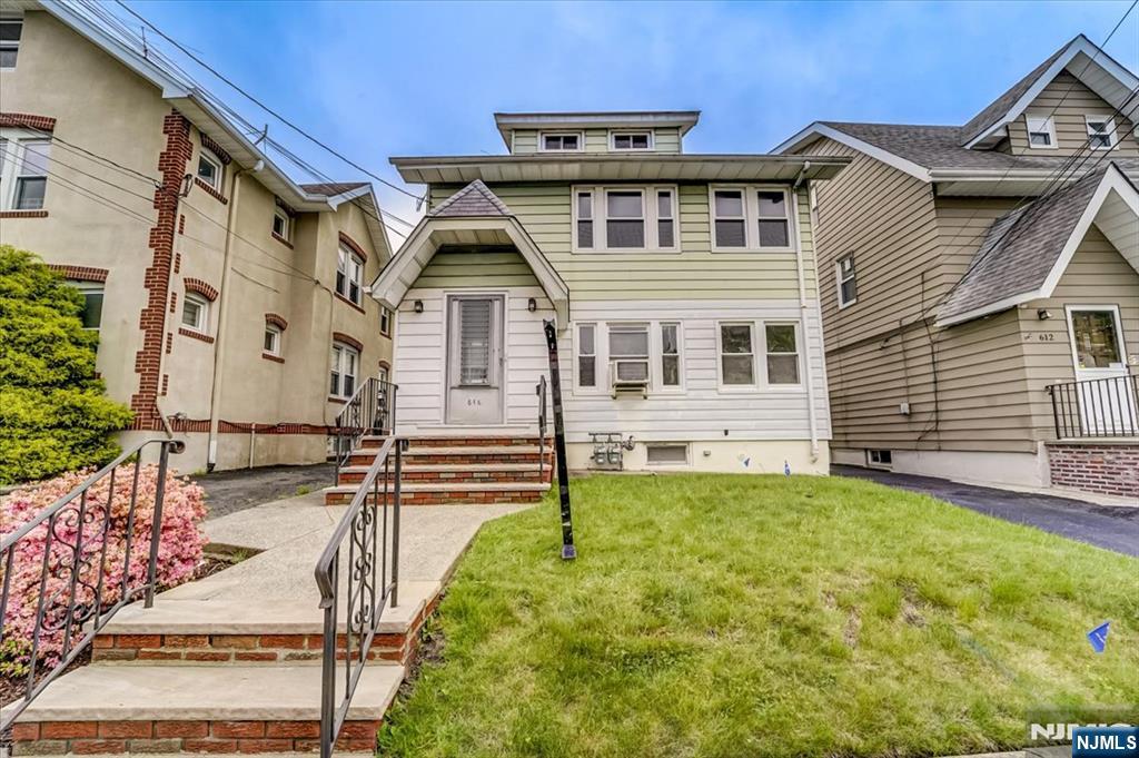 Property for Sale at 616 Chestnut Street, Kearny, New Jersey - Bedrooms: 6 
Bathrooms: 3 
Rooms: 13  - $650,000