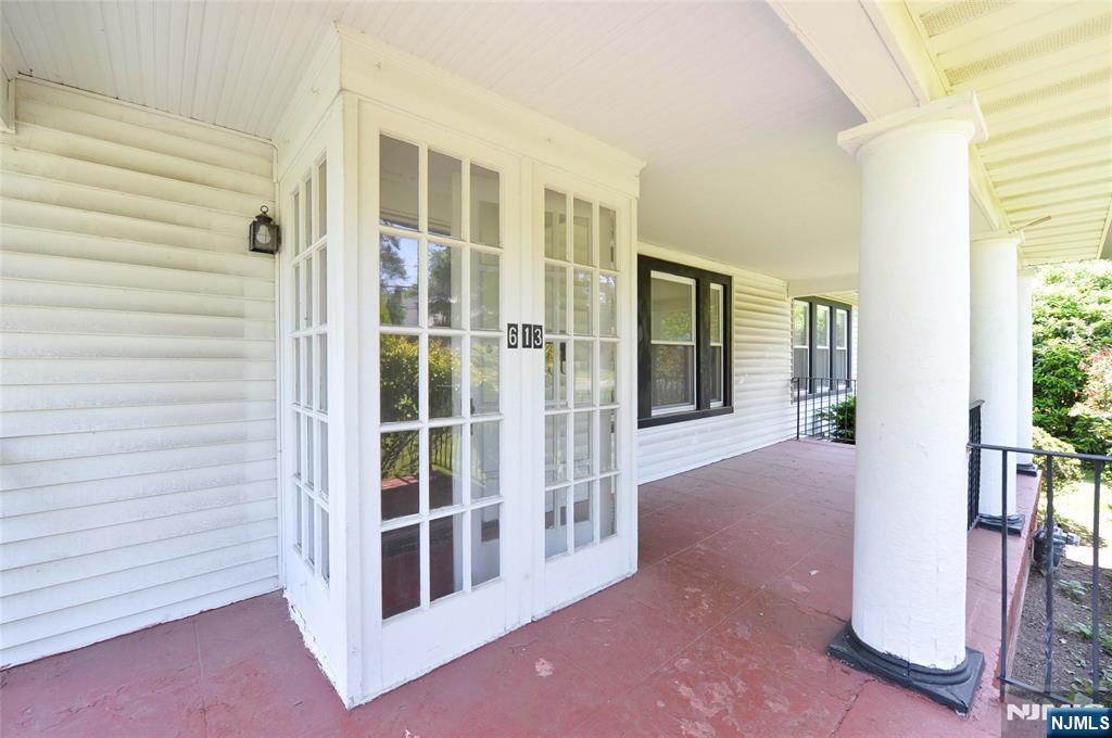 613 Hillcrest Road