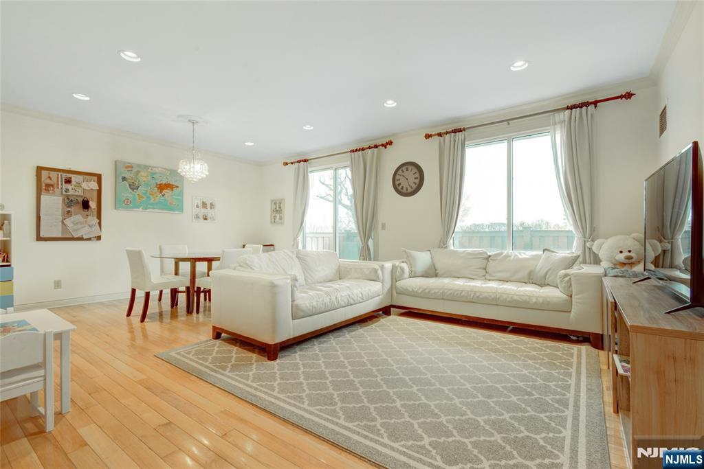 Rental Property at 1055 River Rd Th11, Edgewater, New Jersey - Bedrooms: 3 
Bathrooms: 3 
Rooms: 6  - $4,500 MO.