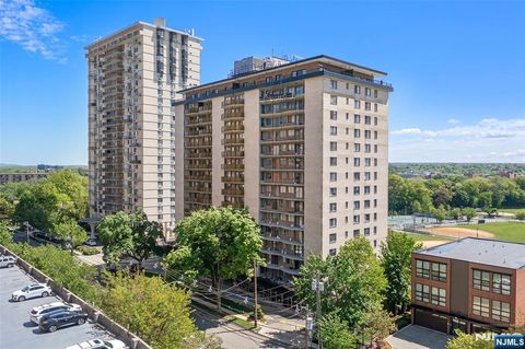 Photo of 150 Overlook Avenue #8D, Hackensack, NJ 07601 (MLS # 26016633)
