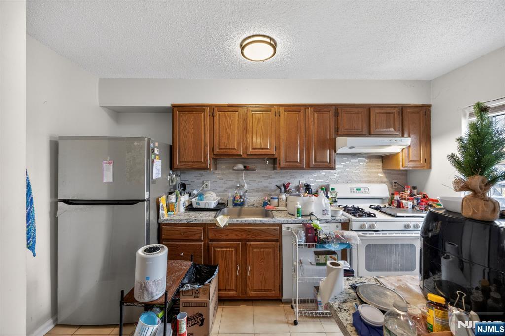 243 Johnson Avenue L4