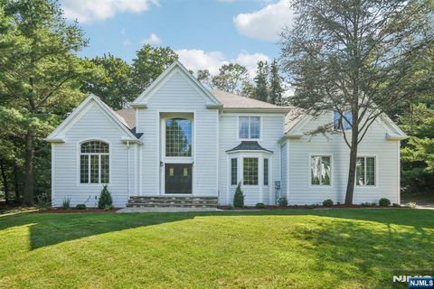 Photo of 11 Carrington Court, Woodcliff Lake, NJ 07677 (MLS # 26027860)