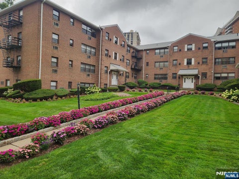 Photo of 216 Prospect Avenue #1C, Hackensack, NJ 07601 (MLS # 26029013)