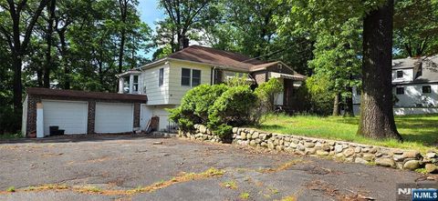 Photo of 455 Manchester Avenue, North Haledon, NJ 07508 (MLS # 26018915)