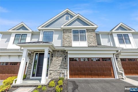 Photo of 3 Woodmont Cir, River Vale, NJ 07675 (MLS # 26020808)