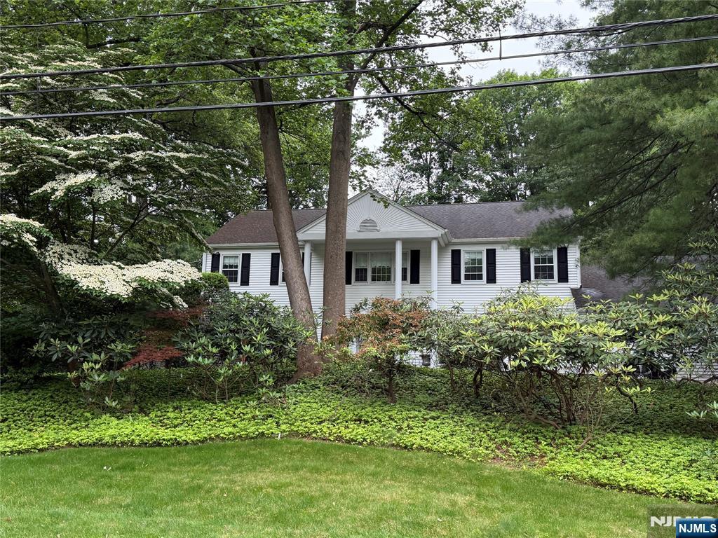 16 Kennedy Drive, Cresskill, New Jersey - 5 Bedrooms  
5 Bathrooms  
10 Rooms - 