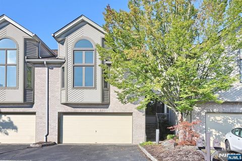 814 Hemlock Court Norwood NJ 07648