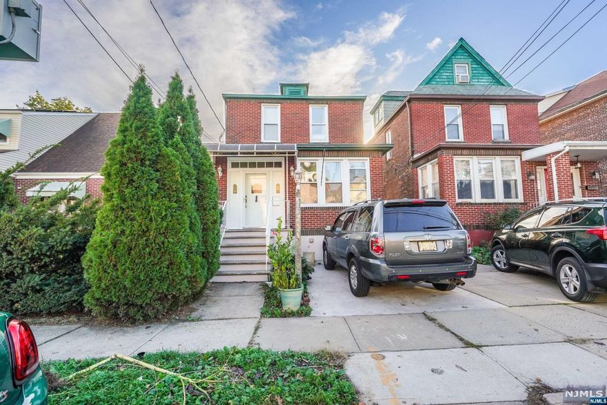 Welcome to the home you've been dreaming of! This impeccably maintained 4-bedroom house, complete with a finished basement, offers exceptional value. Nestled in a charming neighborhood, the spacious backyard provides a perfect retreat. With a hassle-free commute and proximity to shops and restaurants, this property is the epitome of convenience and comfort. Don't miss out on this incredible opportunity - your ideal home awaits!