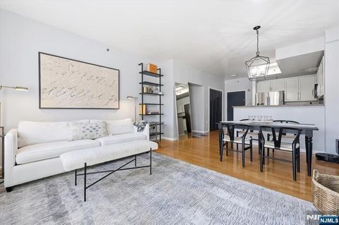 Photo of 15 Freedom Way #412, Jersey City, NJ 07305 (MLS # 26019418)