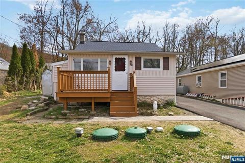 Photo of 54 Wildwood Road, Jefferson Township, NJ 07438 (MLS # 26018483)
