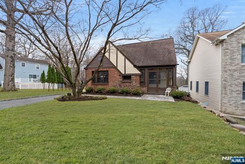 47 Freeman Street, Roseland, NJ 07068 - MLS#: 25010336