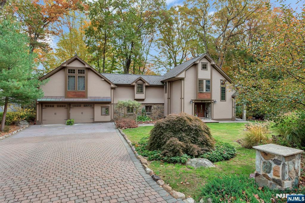 12 Virginia Road, Montville Twp, New Jersey - 3 Bedrooms  
3 Bathrooms  
11 Rooms - 