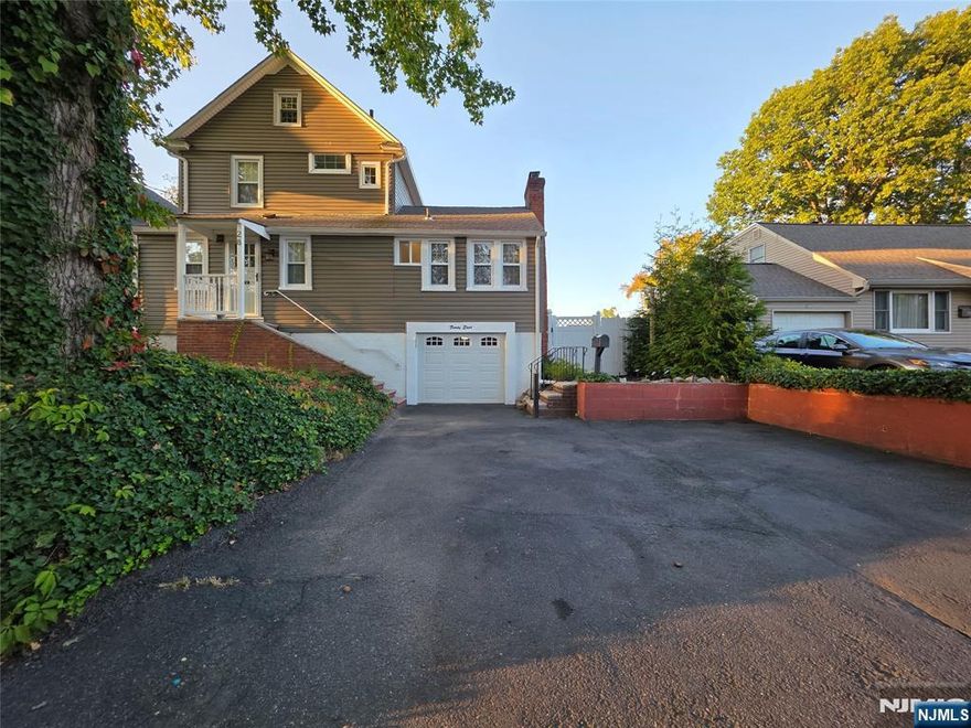 Beautiful loft apartment with parking included. Everything nearby. Great commute. Located in desirable Dumont. Come see this beautiful apartment today.